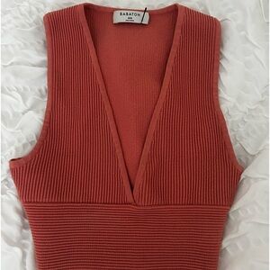 Aritzia Babaton top super good material. Great condition barely worn.
